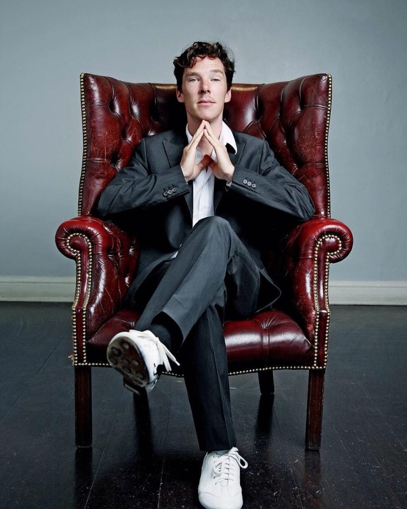 Benedict Cumberbatch (Sherlock) and his thinking pose 